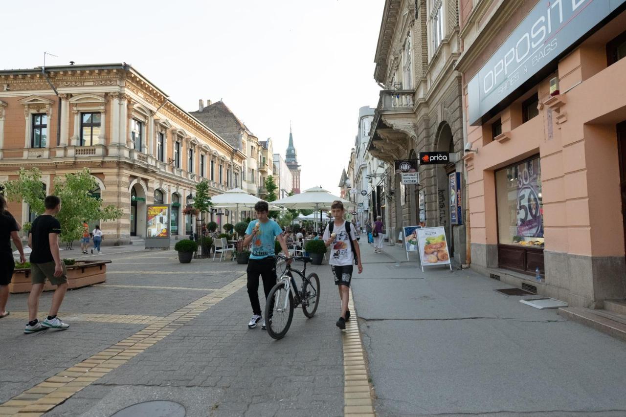 Downtown Lux Apartments, Subotica Bagian luar foto